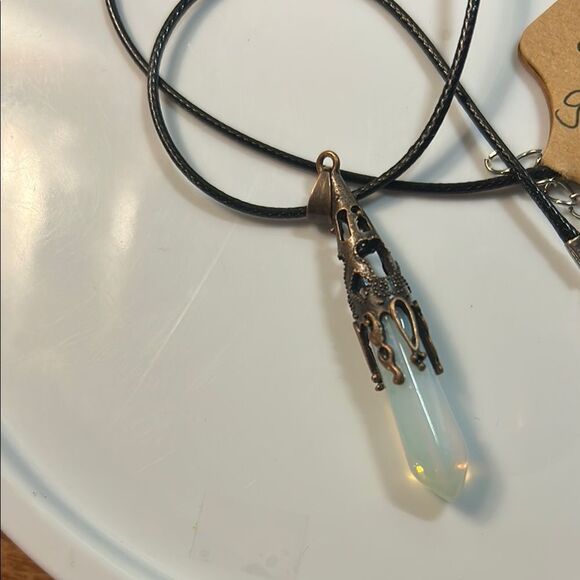 Elegant Opal Pendant Necklace - Picture 2 of 2